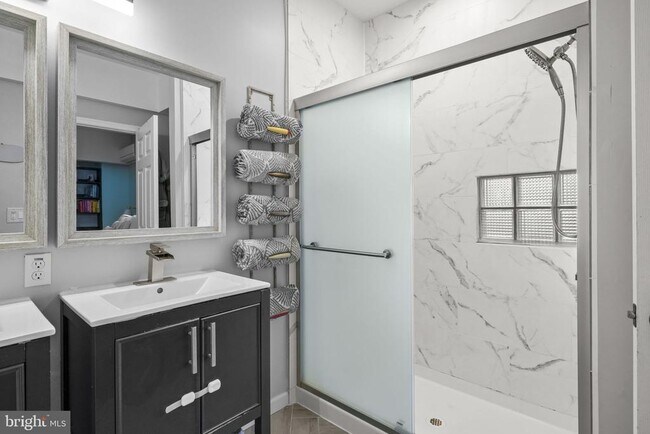 Building Photo - 6032 Melbourne Ave