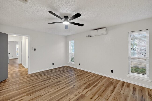 Building Photo - 2821 Metz Dr