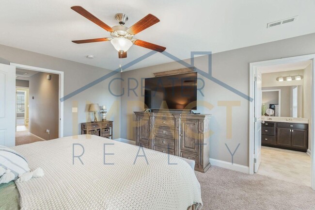 Building Photo - 129 Hackberry St