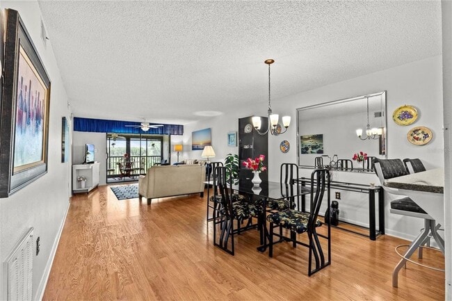 Building Photo - 1942 Golf View Dr