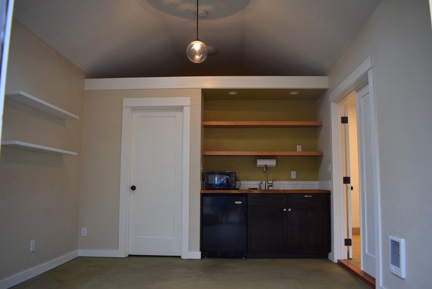 Loft storage - 2034 N Winchell St