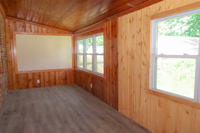 Building Photo - 1067 Melvin Dr