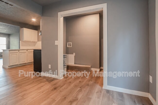 Building Photo - 516 Morrison Ave