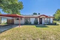 Building Photo - 900 Vaquero St