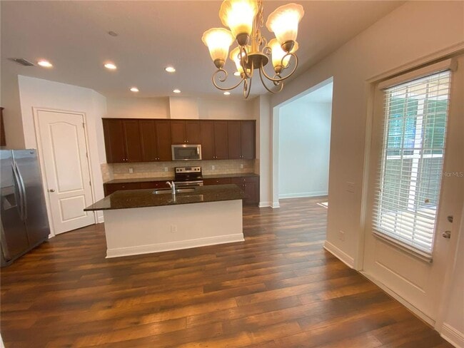 Building Photo - 1024 Parma Cir