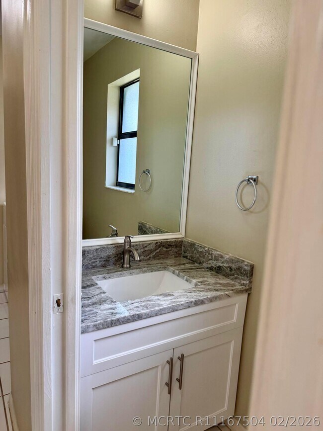 Building Photo - 13427 Kingsbury Dr