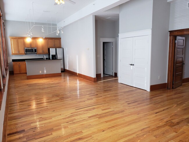 Building Photo - 2 BR/ 2BA Condo in Downtown Tampa