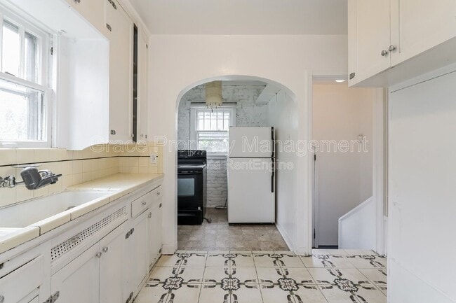 Building Photo - 4818 E 18th Ave