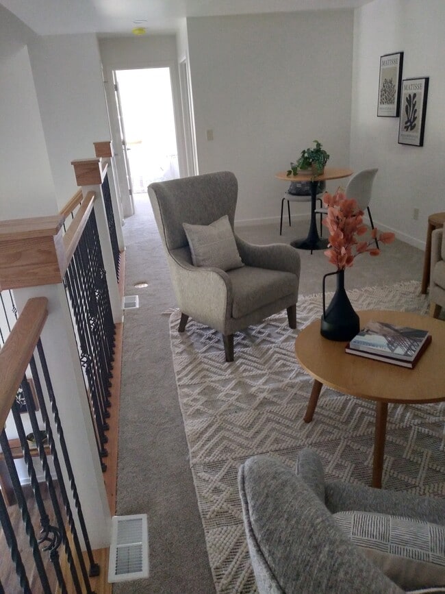 Building Photo - 2819 Hidden Dr