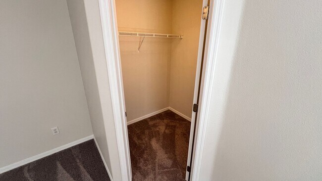 Building Photo - Upgraded Avalon Park 3 Bed/2.5 Bath Townhome!