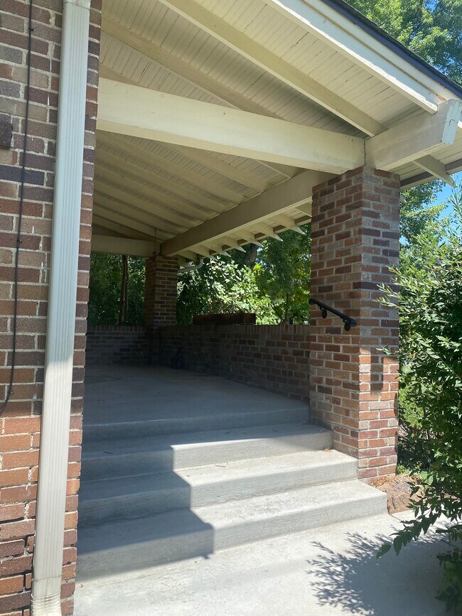 Building Photo - 1491 S York St