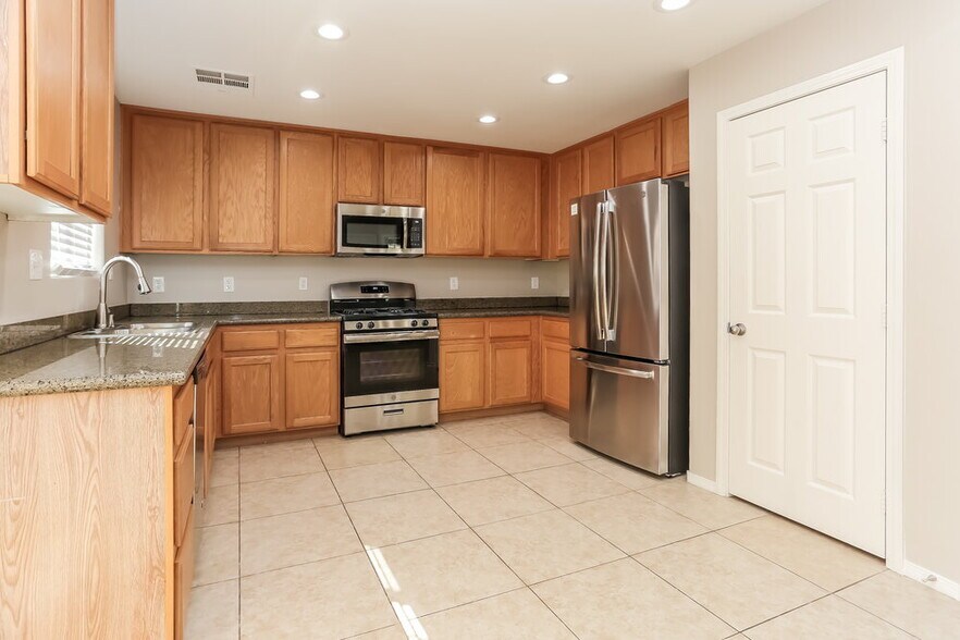 Building Photo - 8329 W Wildwood Glen Dr