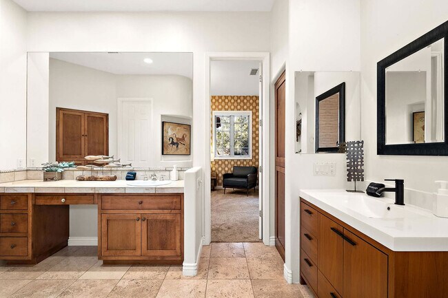 Building Photo - 36 W Dove Wing Dr