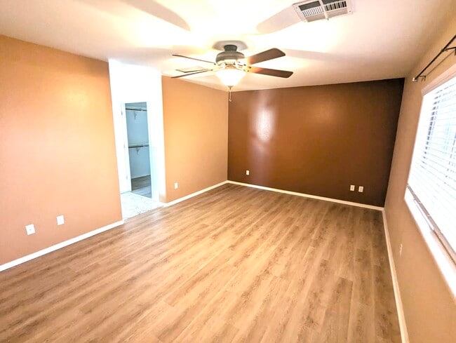 Building Photo - 8074 W Beck Ln