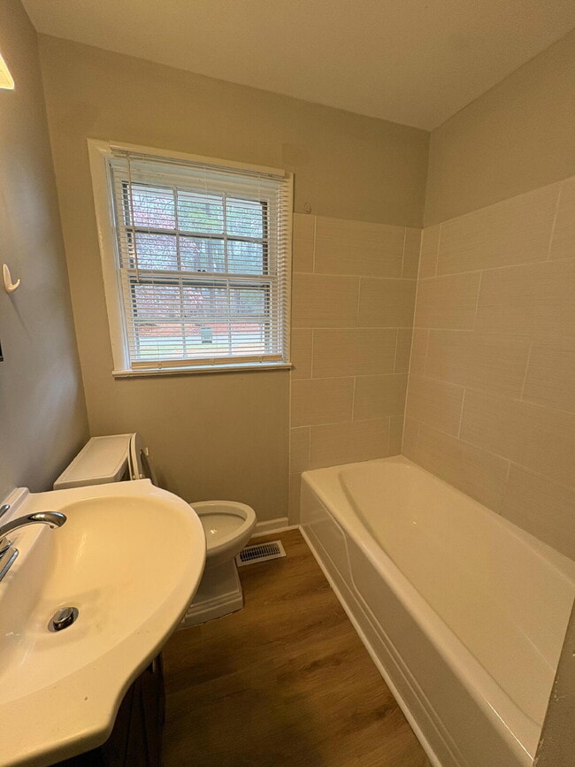 Building Photo - Under the cherry blossom tree, one did see, the cutest house on Sandra ever to be!