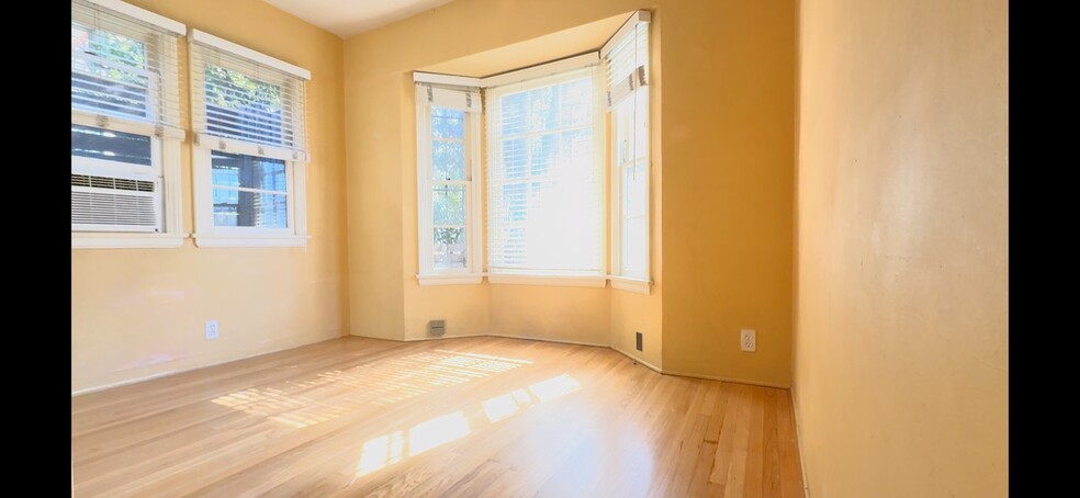 Guest Bedroom - 2353 Duane St