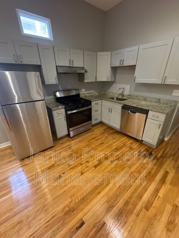 Building Photo - 5906 S La Salle St