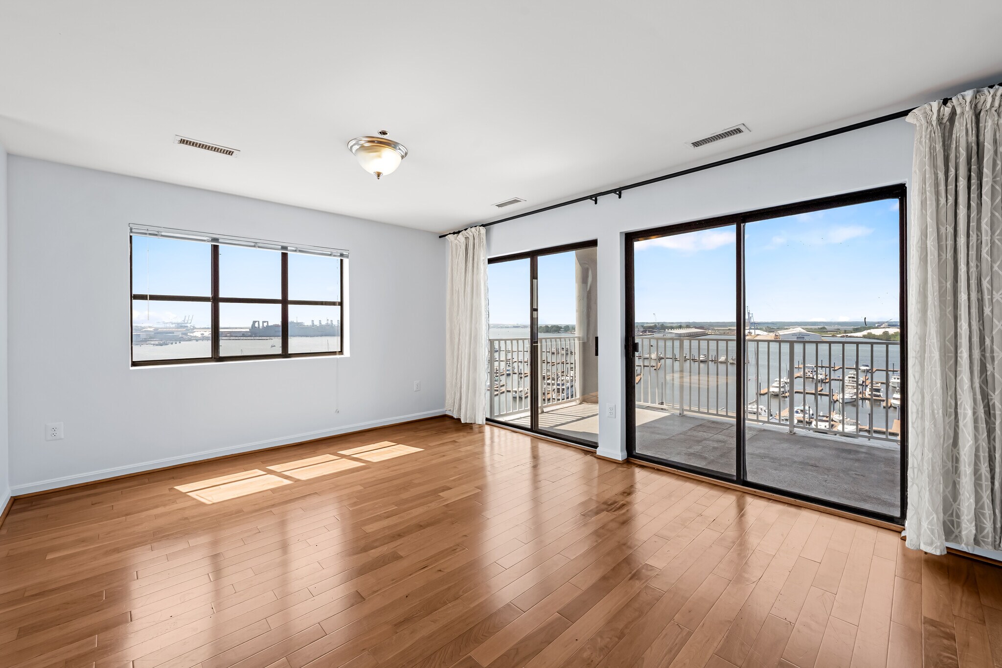 Building Photo - 2702 Lighthouse Pt E