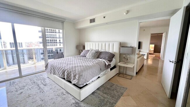 Building Photo - 1830 S Ocean Dr