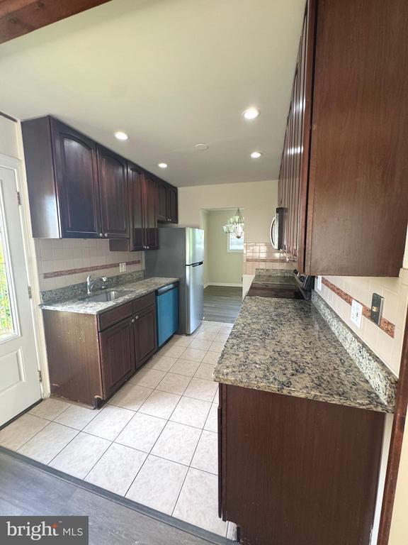Building Photo - 7716 Bristow Dr