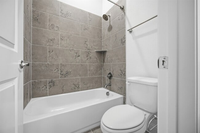 Building Photo - 208 Sequoia Dr