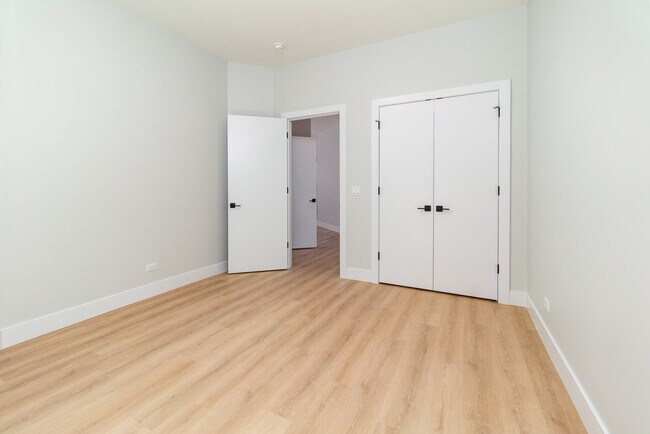 Building Photo - 3947 W Dakin St