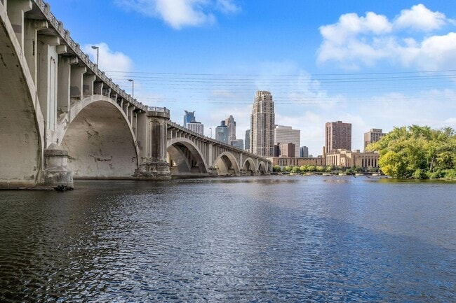 Building Photo - 20 NE 2nd St