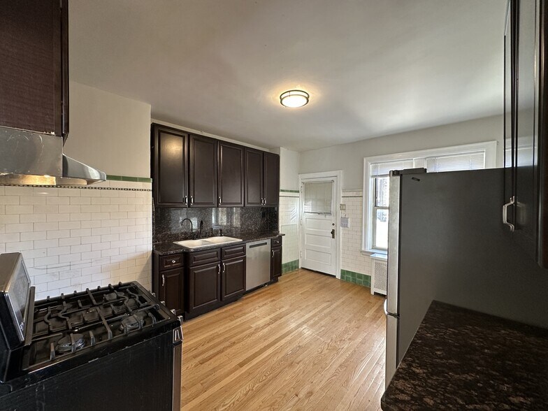 Building Photo - 1527 W Pratt Blvd