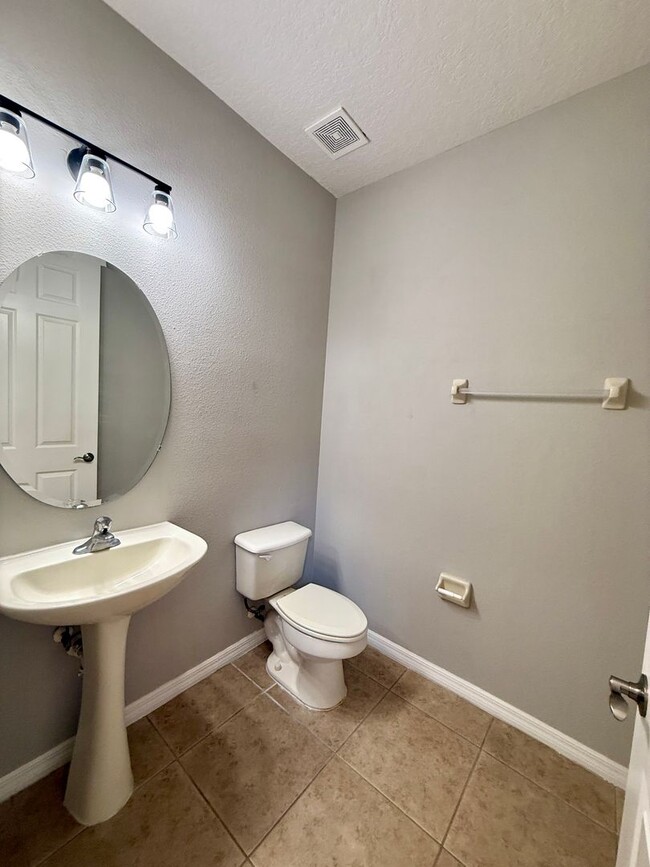 Building Photo - GORGEOUS Two Story 4/3.5 home in sought af...
