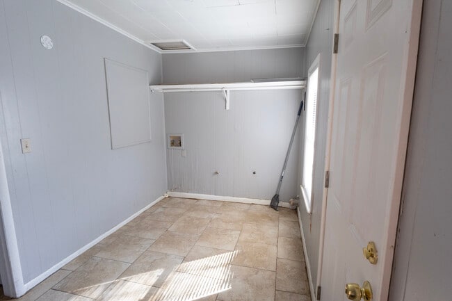 Building Photo - 617 W Highland St