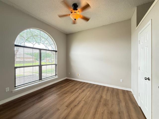 Building Photo - 621 Oak Forest Ln