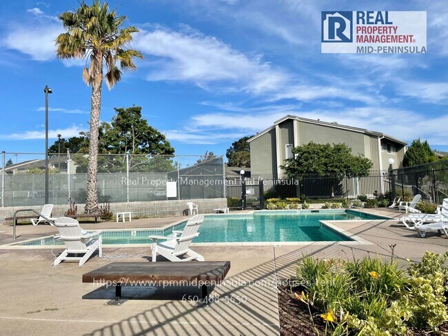 Building Photo - Stunning 2 Bedroom 1.5 Bathroom Waterfront Townhome in Foster City