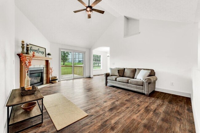 Building Photo - NIXA-5 Bed, 3 bath REMODELED Home | Walkou...