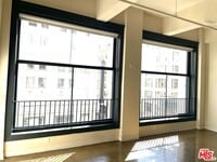 Building Photo - 315 W 5th St