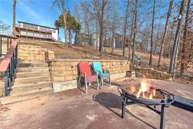 Building Photo - Beautiful Lake Front Home on Loch Lomond!