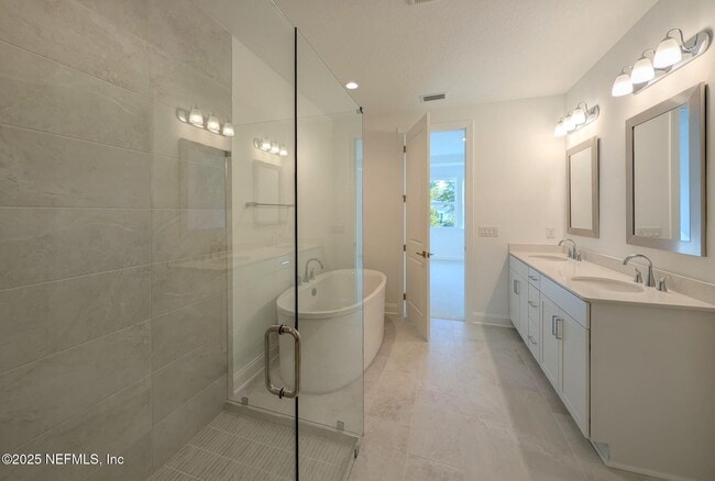 Building Photo - 156 Latham Dr