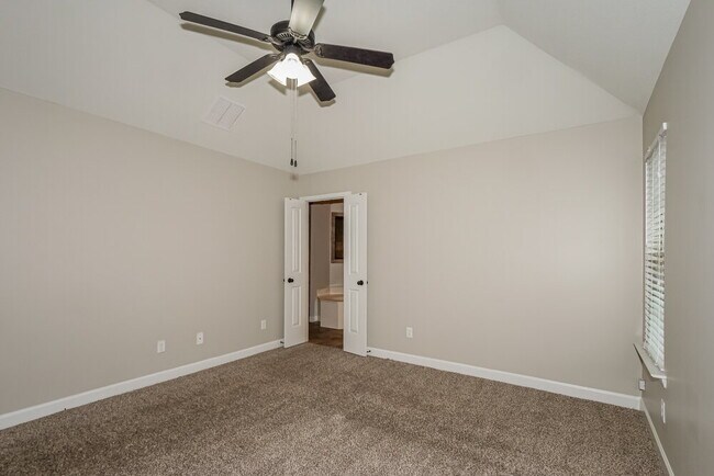 Building Photo - 7911 Hemlock Dr