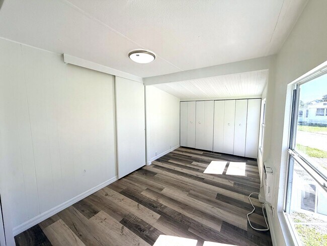 Building Photo - 102 Lantern Pl