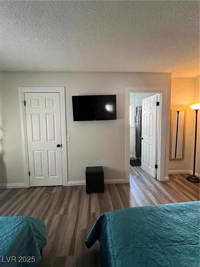 Building Photo - 3835 Chutney St