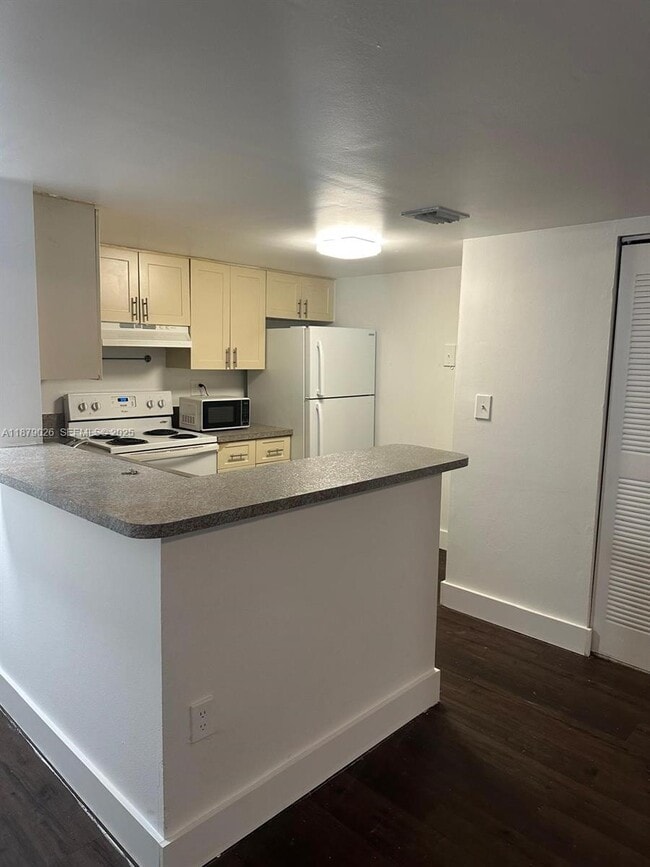 Building Photo - 9777 Nob Hill Ct