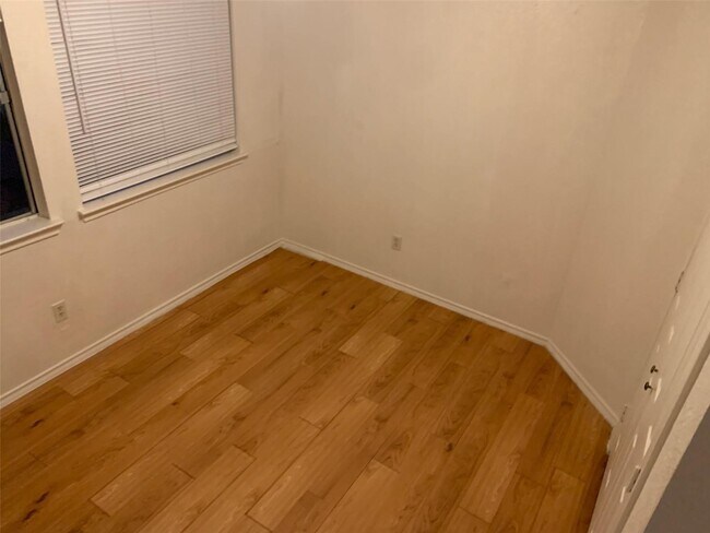 Building Photo - 5622 Gineridge Dr