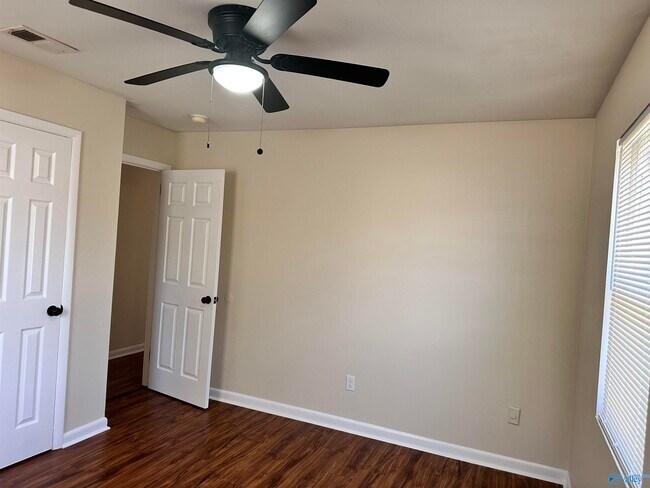 Building Photo - 14001 Sandhurst Dr SW