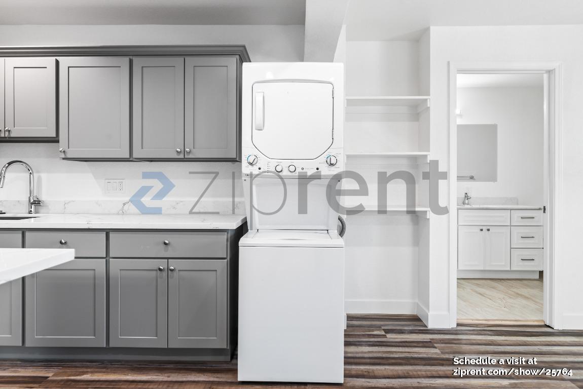 Building Photo - Unit A
