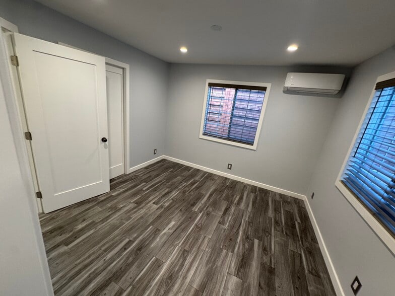 Building Photo - 209 Lake Shore Ter