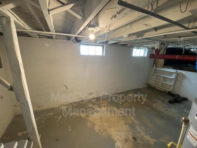 Building Photo - 119 Gibson St