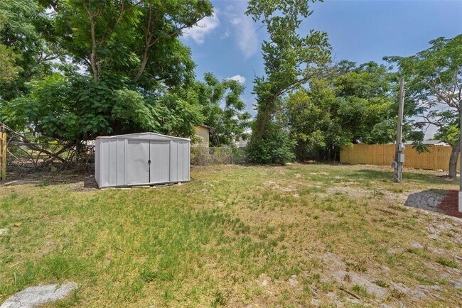 Building Photo - 33514 Luana Ct