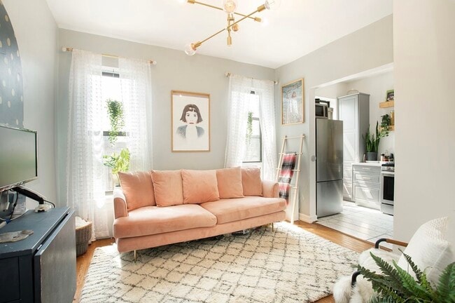 Building Photo - 50 W 112th St