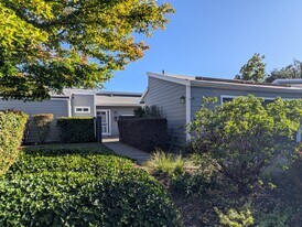 Building Photo - 40 Ascot Pl