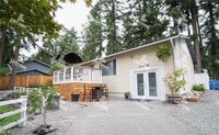 Building Photo - 3 Bed 2 Bath Graham Home w/ Beautiful Kitchen Remodel!