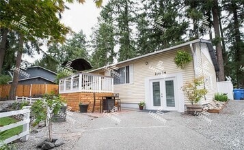 Building Photo - 3 Bed 2 Bath Graham Home w/ Beautiful Kitc...